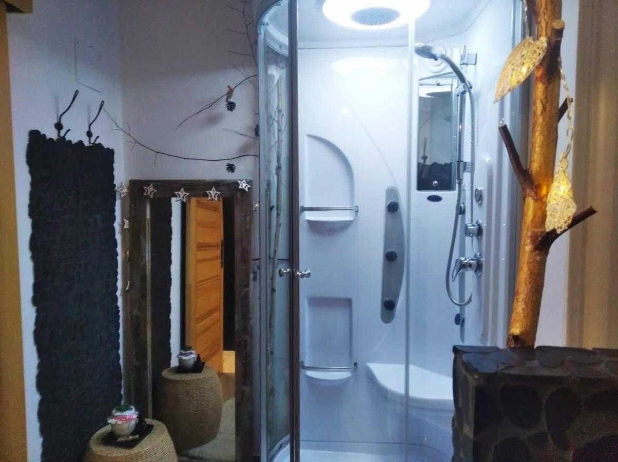 Skalny Zakatek Z Grota Solna Na Wylacznosc Łapsze Niżne Exteriör bild